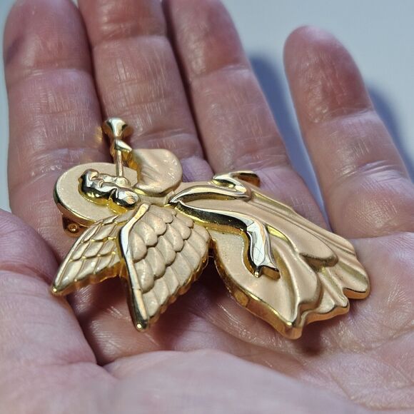 ***Final Sale*** Vintage Gold Tone Angel Brooch - Picture 3 of 9
